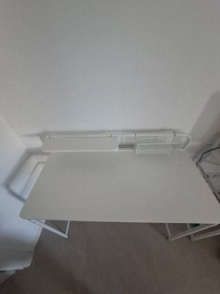 Silla y escritorio Sklum beige y blanco