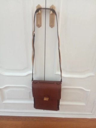 BOLSO BANDOLERA CUERO MARRON  HOMBRE