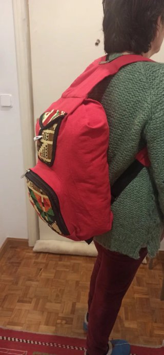 Mochila bandolera con bordado étnico