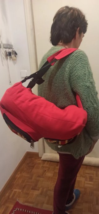 Mochila bandolera con bordado étnico