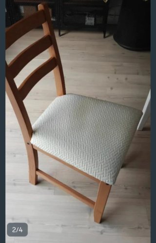 Mesa de madera con 4 sillas