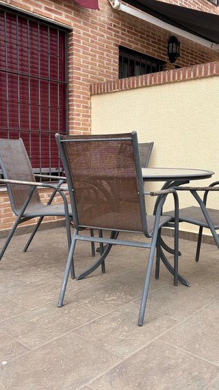 Conjunto mesa y sillas de jardín