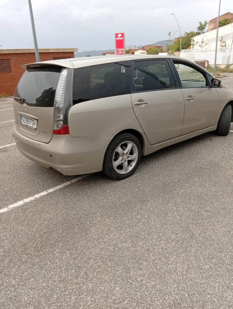 Mitsubishi Grandis 2007 - foto 1