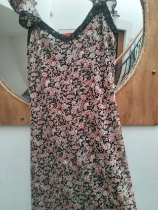 Vestito con spalline volant