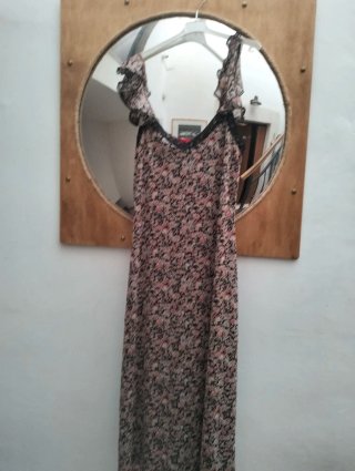 Vestito con spalline volant