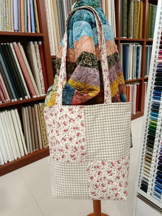 Bolso de tela estampado floral y cuadros