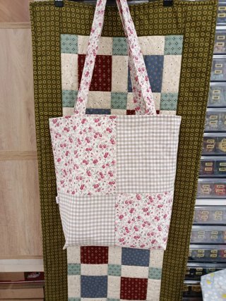 Bolso de tela estampado floral y cuadros