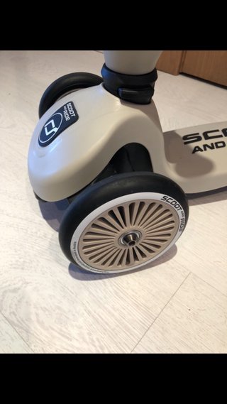 Patinete 3 ruedas Scoot and Ride casi nuevo