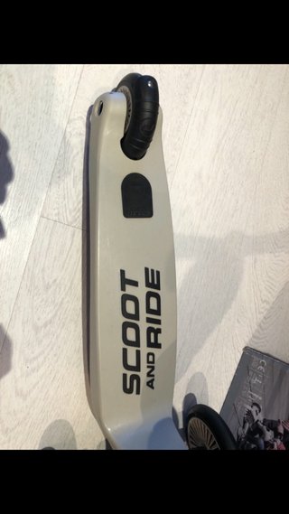 Patinete 3 ruedas Scoot and Ride casi nuevo