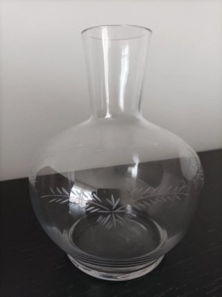 Florero antiguo cristal grabado