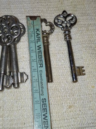Lote de llaves antiguas decorativas