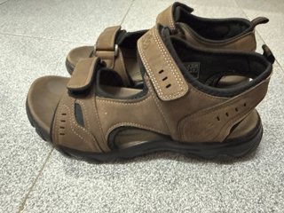 Sandalias niño Lois marrones
