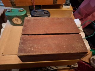 Caja antigua  de madera con tamizador