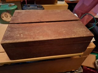Caja antigua  de madera con tamizador