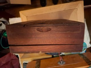 Caja antigua  de madera con tamizador
