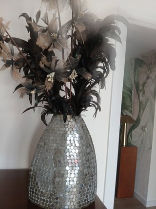 Jarrón Decorativo Flores Negras y Plateadas