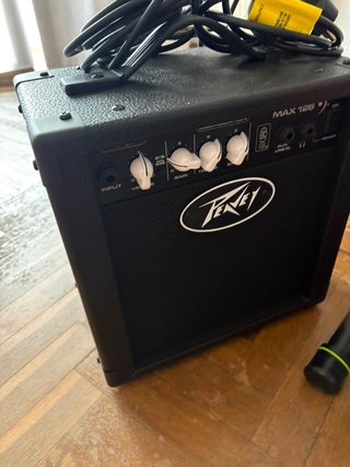 Bajo Yamaha + Ampli Peavey + Pie