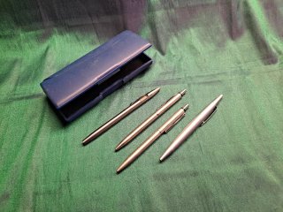 Set de 4 bolígrafos plateados