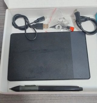 HUION USB Pen Tablet 2048 Niveles Presión