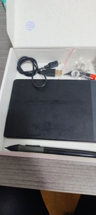 HUION USB Pen Tablet 2048 Niveles Presión