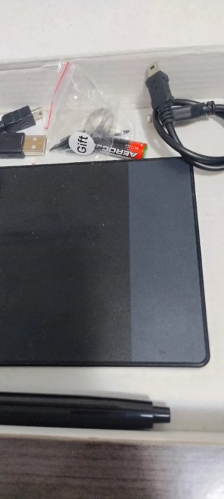 HUION USB Pen Tablet 2048 Niveles Presión