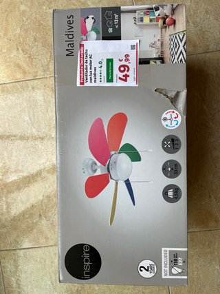 Ventilador de techo con aspas de colores