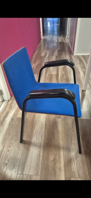 Sillas de oficina azules. Oportunidad por mudanza