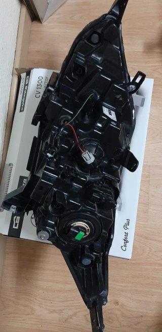Faro Nissan Qashqai J11