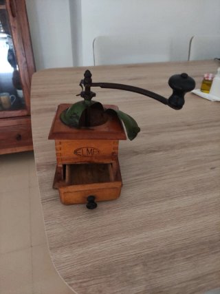 Molinillo de café antiguo ELMP