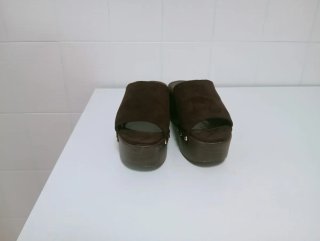 Zuecos de plataforma marrones