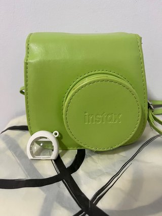 Cámara Fujifilm Instax Mini 9 Verde, con funda.
