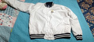 Chaqueta Real Madrid Universitaria Blanca.