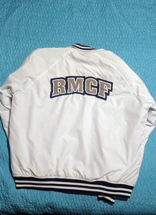 Chaqueta Real Madrid Universitaria Blanca.