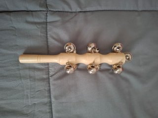 Cascabeles de madera con sonajero