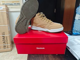 Zapatillas Reebok Marrones y Blancas
