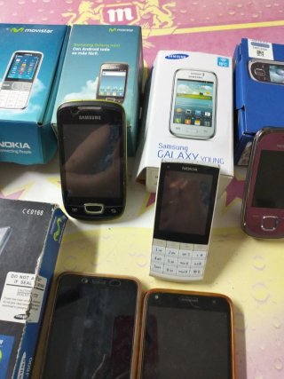 Lote de móviles Nokia y Samsung