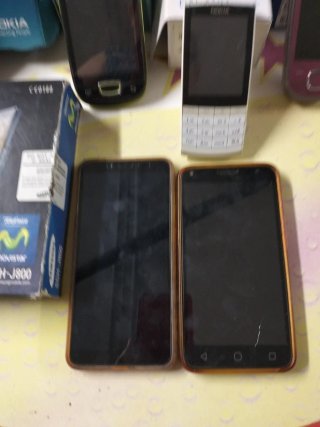 Lote de móviles Nokia y Samsung