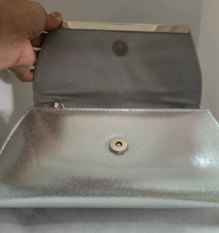 Bolso de mano cartera gris plata