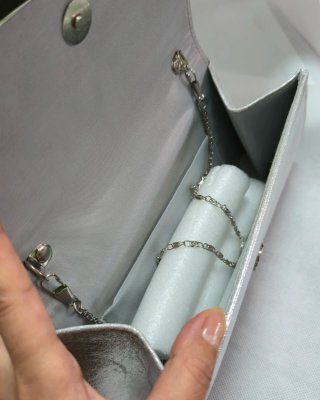 Bolso de mano cartera gris plata