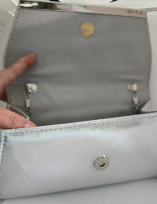 Bolso de mano cartera gris plata