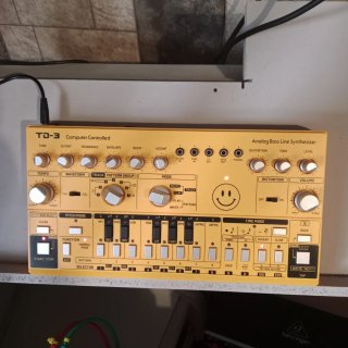 Behringer TD-3 AM Sintetizador