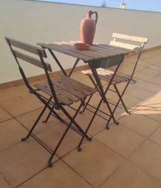 Mesa y 2 sillas de terraza plegables
