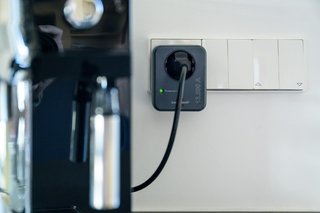 Brennenstuhl adaptador de enchufe con protección contra sobretensiones hasta 13.500A