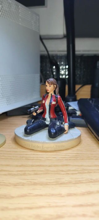 Lote Figuras Tintín y Lara Croft