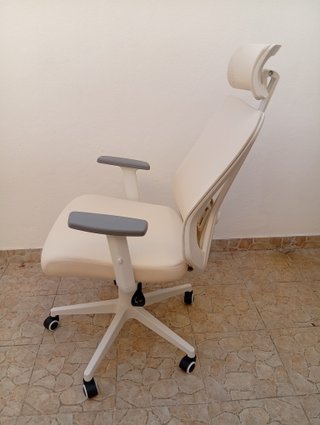 Silla ergonómica estudio beige y gris