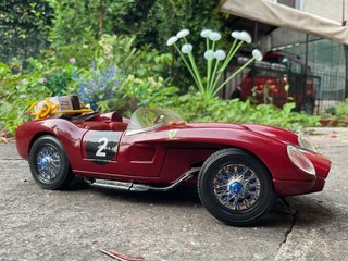 Ferrari 250 Testarossa 1/18 mode Rally Raid.