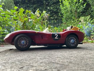 Ferrari 250 Testarossa 1/18 mode Rally Raid.