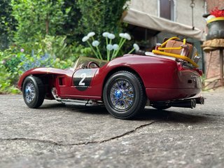 Ferrari 250 Testarossa 1/18 mode Rally Raid.