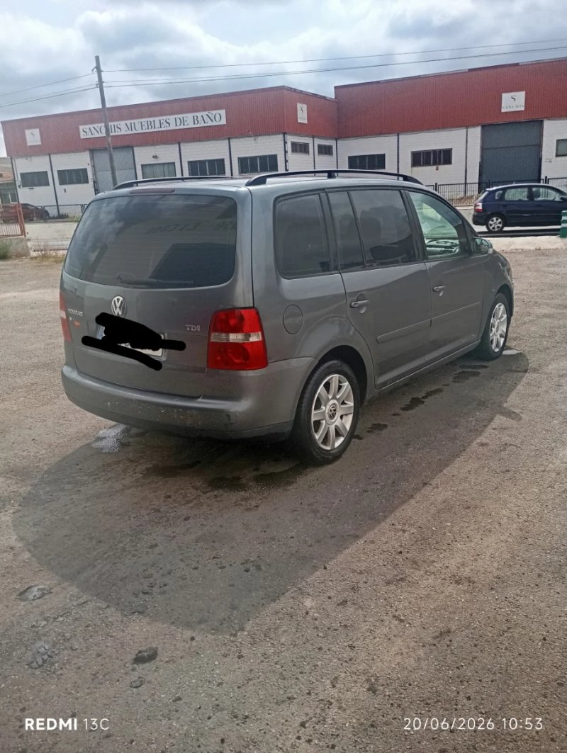 Volkswagen Touran 2004 - foto 1