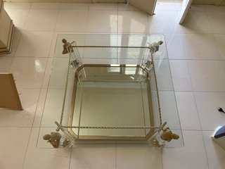 Mesa auxiliar vintage acrílico y vidrio dorada